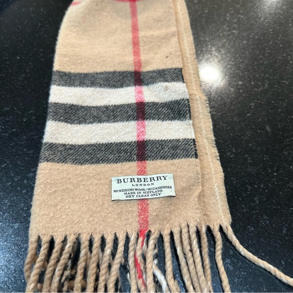 Vintage Burberry Scarf - Picture 3 of 3